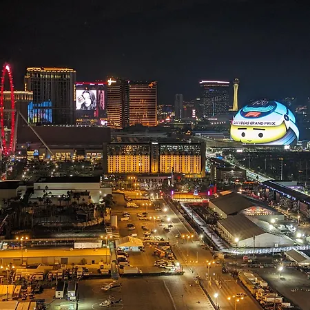Penthouse Suite With Strip View At The Signature At Mgm Grand